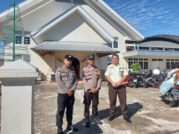 Berikan Rasa Aman dan Nyaman, Personil Polsek Pontianak Barat Laksanakan Pengamanan Ibadah Kenaikan Isa Almasih di Gereja-Gereja