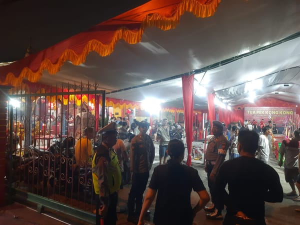 Ciptakan Rasa Aman dan Nyaman, Polsek Pontianak Selatan Kawal Perayaan HUT Tua Pek Kong di Vihara Patica Samupada