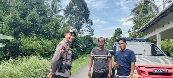 Dekat dengan Masyarakat, Personel Enggang Polsek Pontianak Kota Sambangi Warga dan Berikan Imbauan Kamtibmas