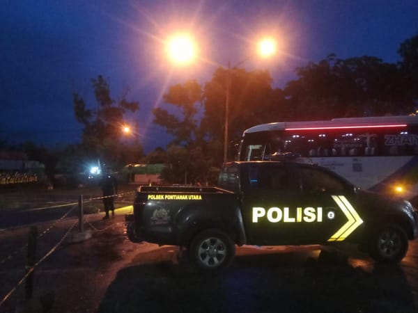 Polsek Pontianak Utara Kawal Kunjungan Tim AVC Kazakhstan di Kawasan Tugu Khatulistiwa