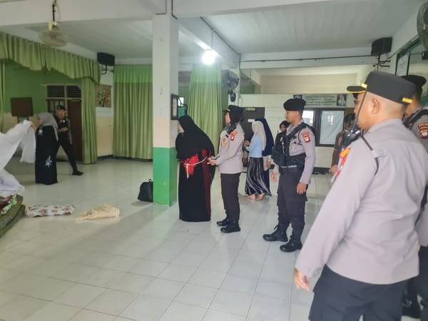 Respons Cepat Aduan 110, Polsek Pontianak Selatan Datangi Lokasi Penemuan Mayat