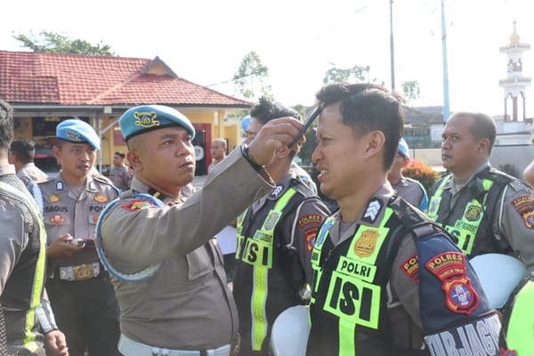 Kabid Propam Polda Kalteng Pimpin Apel Pagi di Polres Kobar, Ingatkan Personel Jauhi Narkoba dan Pelanggaran