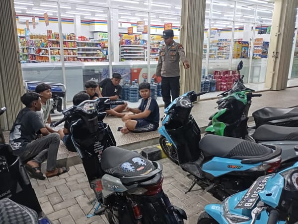 Cegah Gangguan Kamtibmas, Patroli Enggang Polsek Pontianak Utara Beri Imbauan kepada Kalangan Remaja