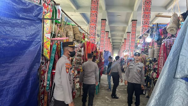 Demi Kelancaran Acara Budaya, Personel Polsek Pontianak Kota Siaga Amankan Pekan Gawai Dayak XL 2026