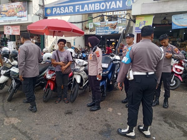 Kapolsek Pontianak Selatan Sambang dan Dialogis dengan Masyarakat di Pasar Flamboyan