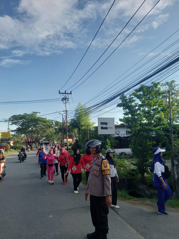 Polsek Pontianak Barat Kawal Pengamanan Fun Walk FEB UPB Ke-42