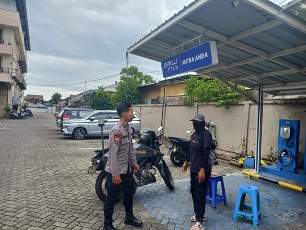 Enggang Polsek Pontianak Barat Laksanakan Patroli Dialogis Antisipasi Gangguan Kamtibmas dan Curanmor di Swalayan Mitra Anda