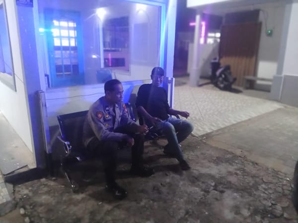 Patroli Malam Enggang Timur Sambangi Penjaga Malam, Sampaikan Pesan Kamtibmas