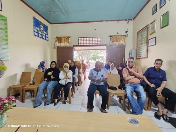 Bhabinkamtibmas Tanjung Hilir Hadiri Persiapan Lomba Kantor Lurah