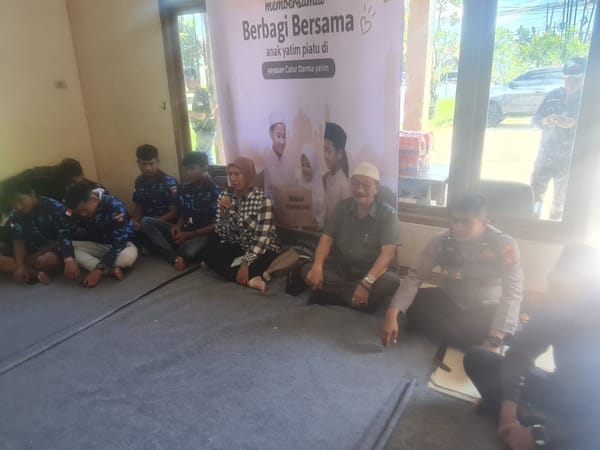 Wujud Kepedulian Sosial, Kapolsek Pontianak Selatan Bersama Tokoh Masyarakat Salurkan Bantuan ke Panti Asuhan