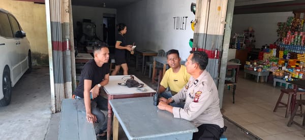 Warga Tepian Sungai Kapuas Diajak Aktif Jaga Keamanan oleh Patroli Enggang Polsek Pontianak Utara