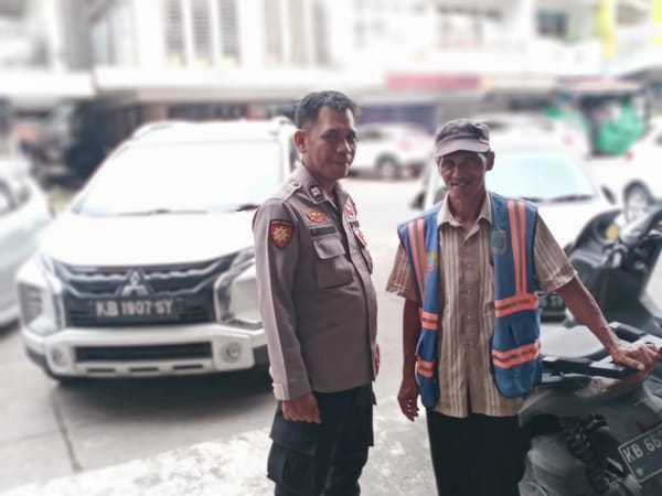 Aiptu S. Henderi Hadir di Tengah Aktivitas Warga Pasar Nusa Indah Lewat Patroli Dialogis