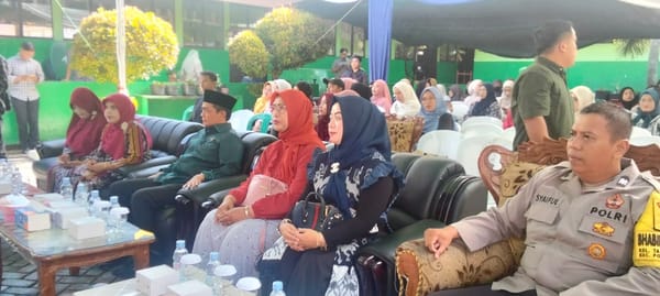 Wujud Dukungan Pendidikan, Bhabinkamtibmas Hadiri Pelepasan Siswa SDN 11 Pontianak Timur
