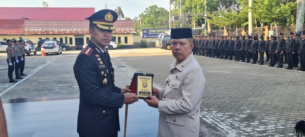 Kapolresta Pontianak Pimpin Upacara Pelepasan Personel Purna Bhakti sebagai Bentuk Penghormatan atas Dedikasi Pengabdian