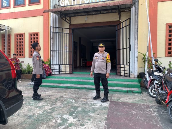 Jaga Kondusivitas Wilayah, Polsek Pontianak Barat Tingkatkan Patroli Gereja Selama Ibadah Minggu