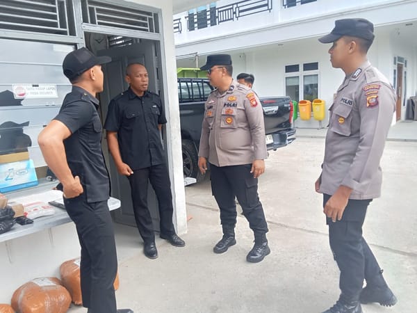 Patroli Enggang Resta Edukasi Petugas Keamanan dan Juru Parkir tentang Pemanfaatan Layanan Darurat 110 Polresta Pontianak