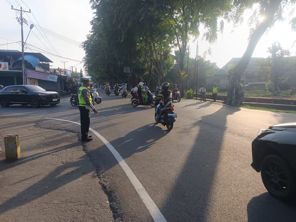 Unit Lantas Polsek Pontianak Kota Hadir di Titik Rawan, Pastikan Aktivitas Pagi Masyarakat Berjalan Lancar