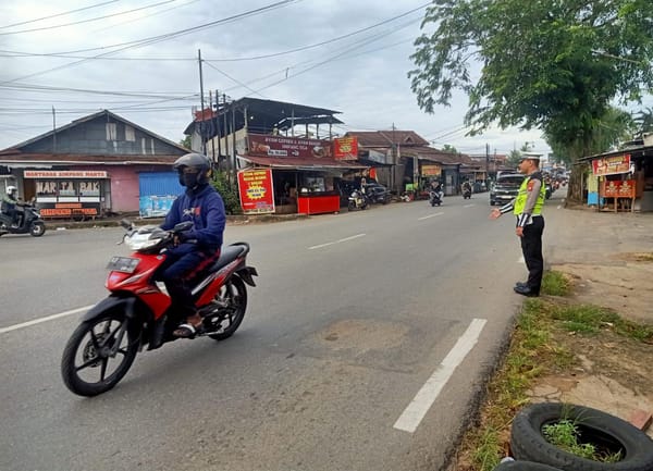 Strong Point Pagi Polsek Pontianak Barat, Wujudkan Keamanan dan Kelancaran Arus Lalu Lintas
