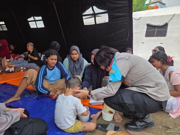 Peduli Korban Kebakaran Pasar Jiung, Polwan Jaga Jakarta Hadirkan Bantuan dan Dukungan Psikologis