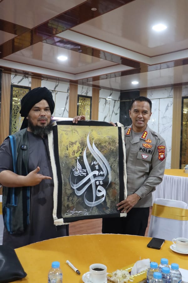 Kapolresta Pontianak Sambut Silaturahmi Ustaz Derry Sulaiman, Perkuat Pembinaan Rohani Persone