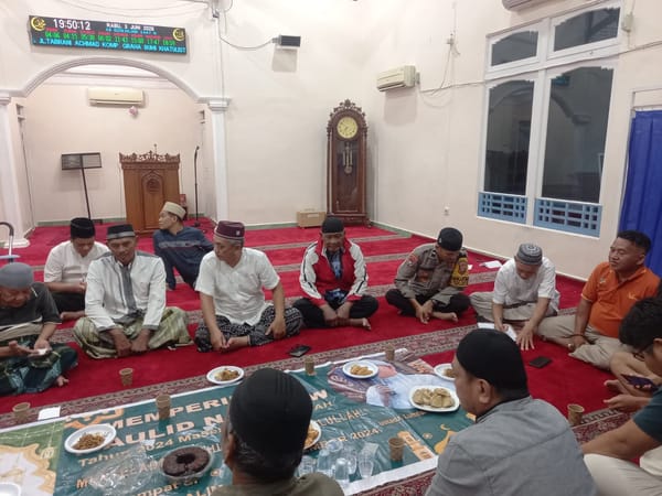 Melalui Kegiatan Peremajaan Masjid Nur Alim, Bhabinkamtibmas Sei Jawi Dalam Jalin Kedekatan dengan Warga