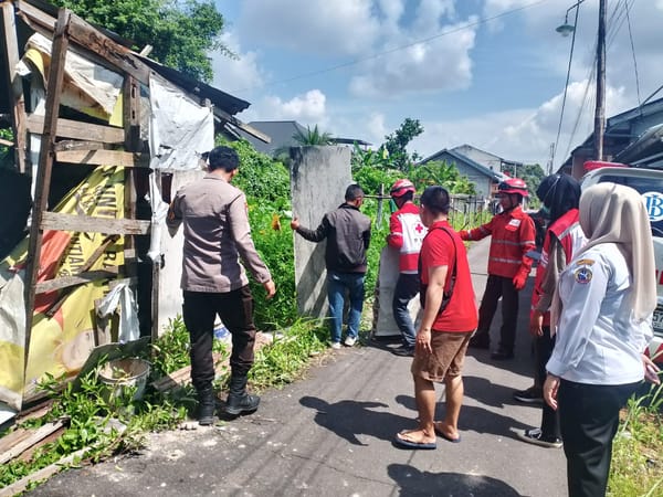 Wujud Kepedulian kepada Masyarakat, Tiga Pilar dan Bhabinkamtibmas Kunjungi Lokasi Rumah Roboh di Bangka Belitung Darat