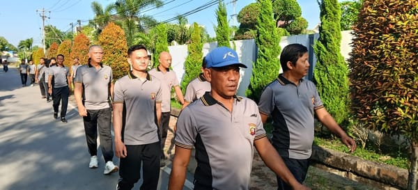 Jaga Stamina dan Kesehatan, Personel Polsek Pontianak Kota Rutin Jalan Kaki Pagi