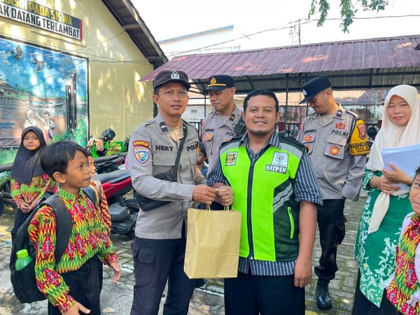 Patroli Dialogis Binmas Pontianak Barat, Tingkatkan Sinergi dengan Petugas Parkir dan Security Sekolah