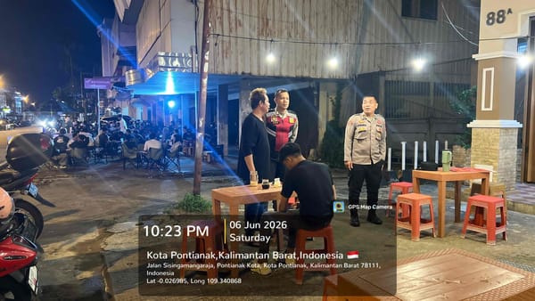 Patroli Malam Minggu Polsek Pontianak Kota Pererat Kedekatan dengan Warga di Jalan Sisingamangaraja