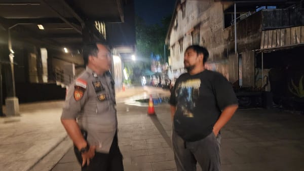 Melalui Patroli Kamtibmas, Polsek Pontianak Barat Ajak Pengunjung dan Pengelola Cafe Port 99 Jaga Keamanan Bersama