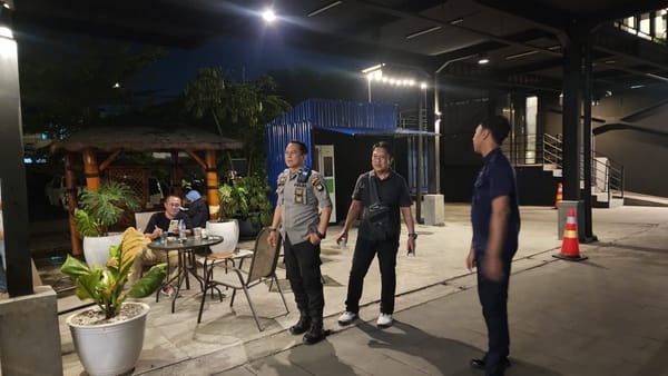 Jaga Situasi Tetap Kondusif, Polsek Pontianak Barat Sambangi Cafe Port 99 dalam Kegiatan Patroli Rutin