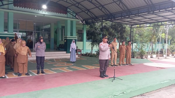 Sat Binmas Polresta Pontianak Sosialisasikan Bahaya Narkoba dan Kenakalan Remaja di SMA Negeri 3 Pontianak