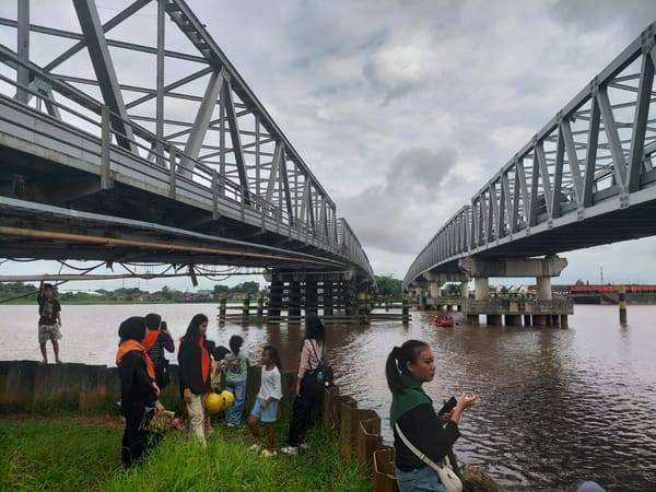 Mahasiswa Pecinta Alam Gelar Aksi Bersih Sungai, Polsek Pontianak Utara Pastikan Kegiatan Berjalan Aman