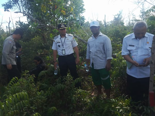 Bhabinkamtibmas Parit Tokaya Dampingi Survei Lokasi TPU, Dukung Pemenuhan Kebutuhan Masyarakat
