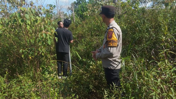 Perkuat Kolaborasi dengan Masyarakat, Bhabinkamtibmas Parit Tokaya Dampingi Peninjauan Lokasi TPU