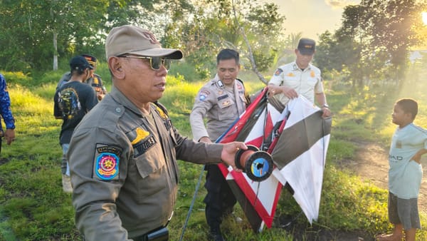 Antisipasi Gangguan Keselamatan dan Kamtibmas, Tim Gabungan Gelar Penertiban Layangan di Pontianak Utara