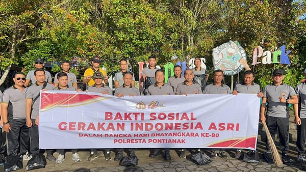 Sambut Hari Bhayangkara ke-80, Polresta Pontianak Gelar Bakti Sosial Gerakan Indonesia Asri di Waterfront Kapuas Indah