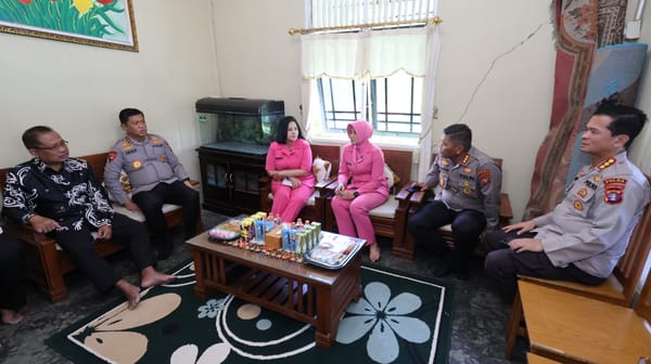 Anjangsana Hari Bhayangkara ke-80 Jadi Momen Pererat Silaturahmi Kapolda Kalteng dengan Purnawirawan Polri dan Anak Panti Asuhan
