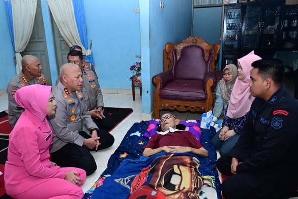 Peringati Hari Bhayangkara ke-80, Polda Kalsel Gelar Anjangsana kepada Anggota dan Purnawirawan yang Sakit Menahun