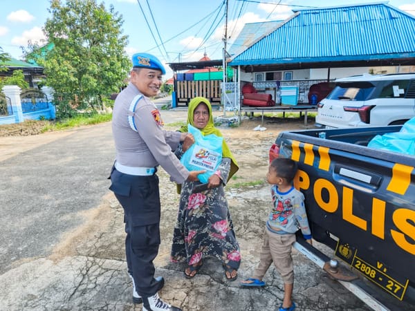 Jelang Hari Bhayangkara ke-80, Polresta Pontianak Salurkan Ribuan Paket Sembako untuk Warga yang Membutuhkan