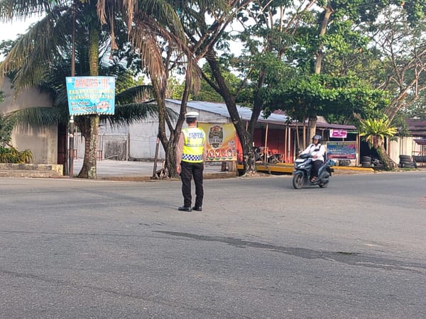 Pastikan Arus Lalu Lintas Lancar, Polsek Pontianak Kota Intensifkan Pengaturan Pagi Hari