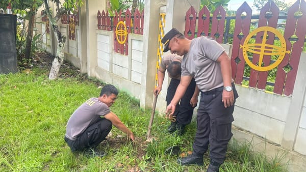 Polsek Pontianak Utara Wujudkan Lingkungan Hijau melalui Aksi Tanam Pohon di Berbagai Lokasi
