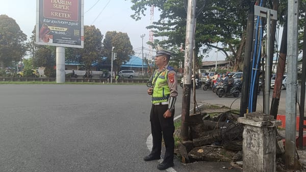 Personel Polsek Pontianak Barat Gelar Strong Point Pagi, Cegah Kemacetan dan Kecelakaan Lalu Lintas