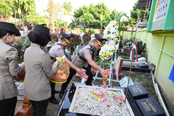 Sambut Hari Bhayangkara ke-80, Polda Jambi Gelar Ziarah Rombongan di TPU Paal Merah