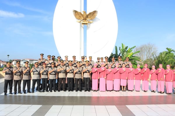 Wujud Penghormatan kepada Pahlawan, Polresta Pontianak Ziarah ke TMP Patria Jaya Jelang Hari Bhayangkara ke-80