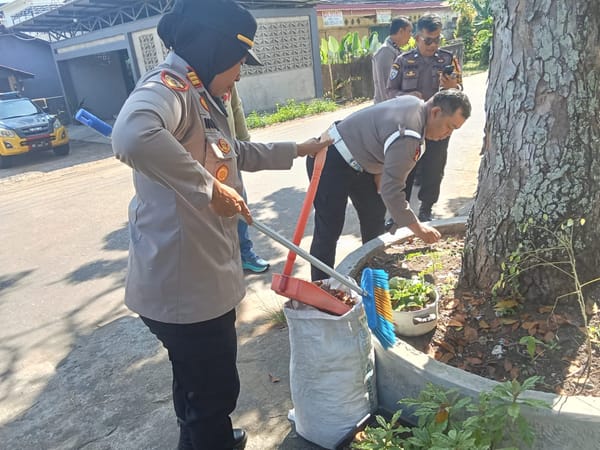 Hari Bhayangkara ke-80, Polsek Pontianak Selatan Laksanakan Bhakti Religi dan Aksi Bersih Rumah Ibadah
