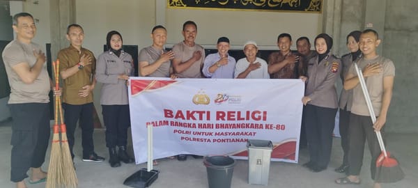 Wakapolsek Pontianak Timur Pimpin Bakti Religi di Masjid Nurul Islam Sambut HUT Bhayangkara ke-80
