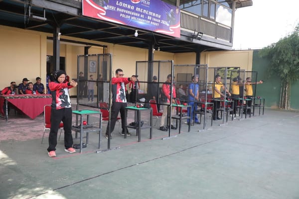Semarak Hari Bhayangkara ke-80, Personel Polresta Pontianak Ikuti Kejuaraan Menembak
