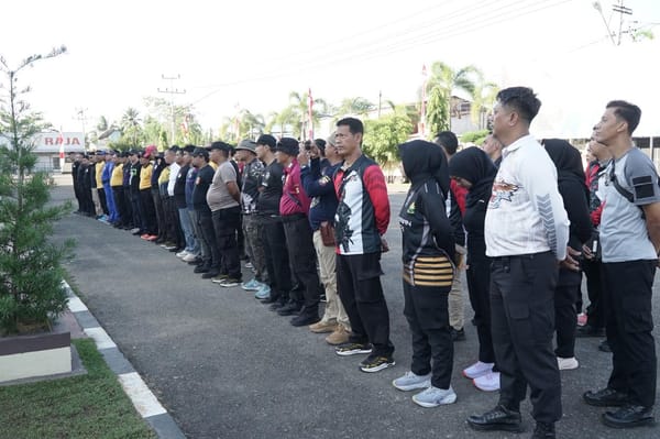 Peringati Hari Bhayangkara ke-80, Personel Polresta Pontianak Tunjukkan Kemampuan dalam Lomba Menembak