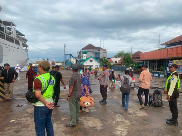 Pastikan Debarkasi Berjalan Lancar, Polsek Pelabuhan Dwikora Siagakan Personel di Pelabuhan Dwikora